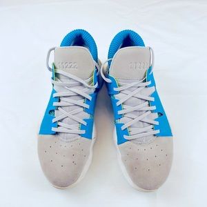 Adidas Mens Basketball Shoes Size 6 Excellent with very little wear.